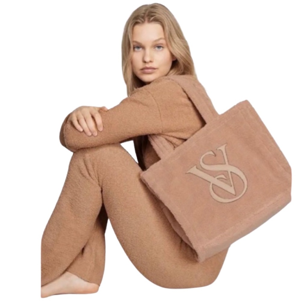 VICTORIAS SECRET COZY PLUSH FAUX FLEECE SHERPA TOTE BAG NWT